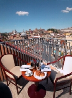 Vrelse med balkon p verste etage